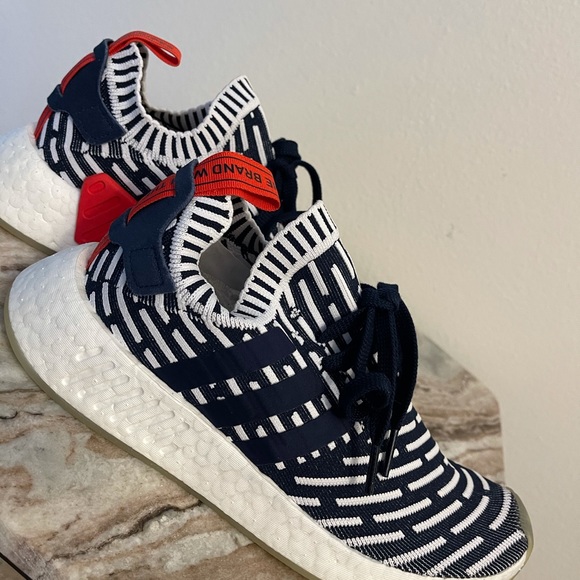 Adidas NMD R2 - Picture 3 of 3